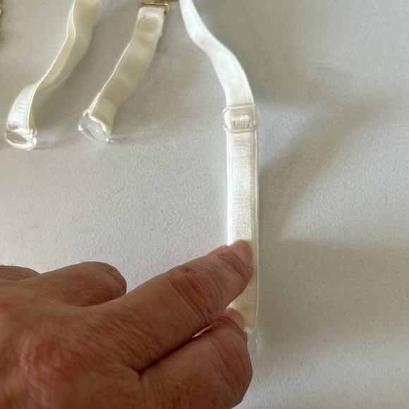 $5 add on white bra strap with gold chain detail one size - Picture 4 of 5